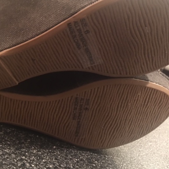 Shoes - Picture 4 of 5